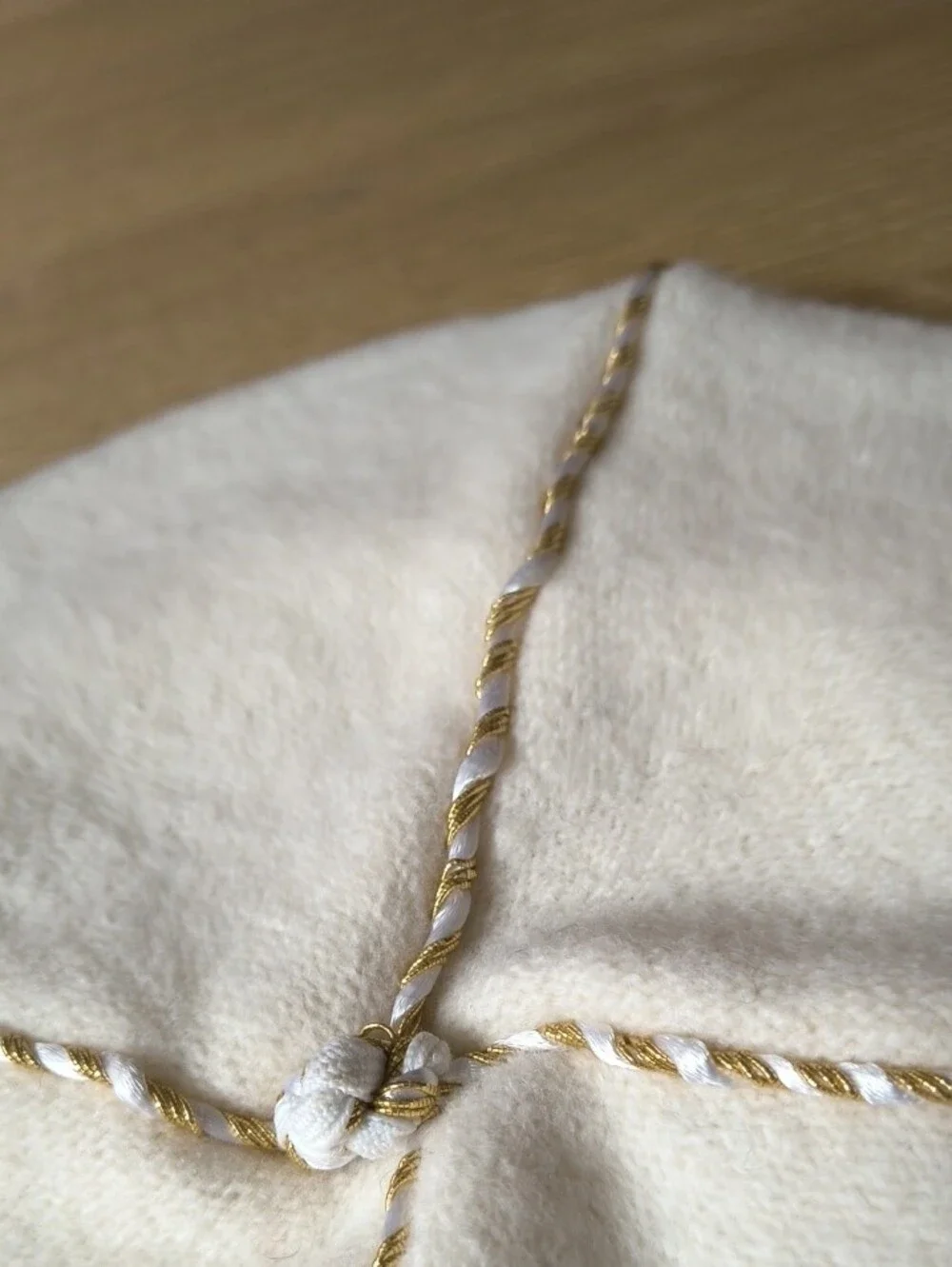 VTG Liz Claiborne Cream Wool Beret Hat Gold Metallic Trim Czech Republic NWOT